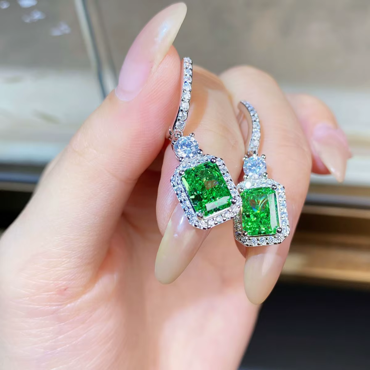Boucles d'oreilles de fiançailles en or blanc véritable 2CT/pièce avec diamant vert pour femme