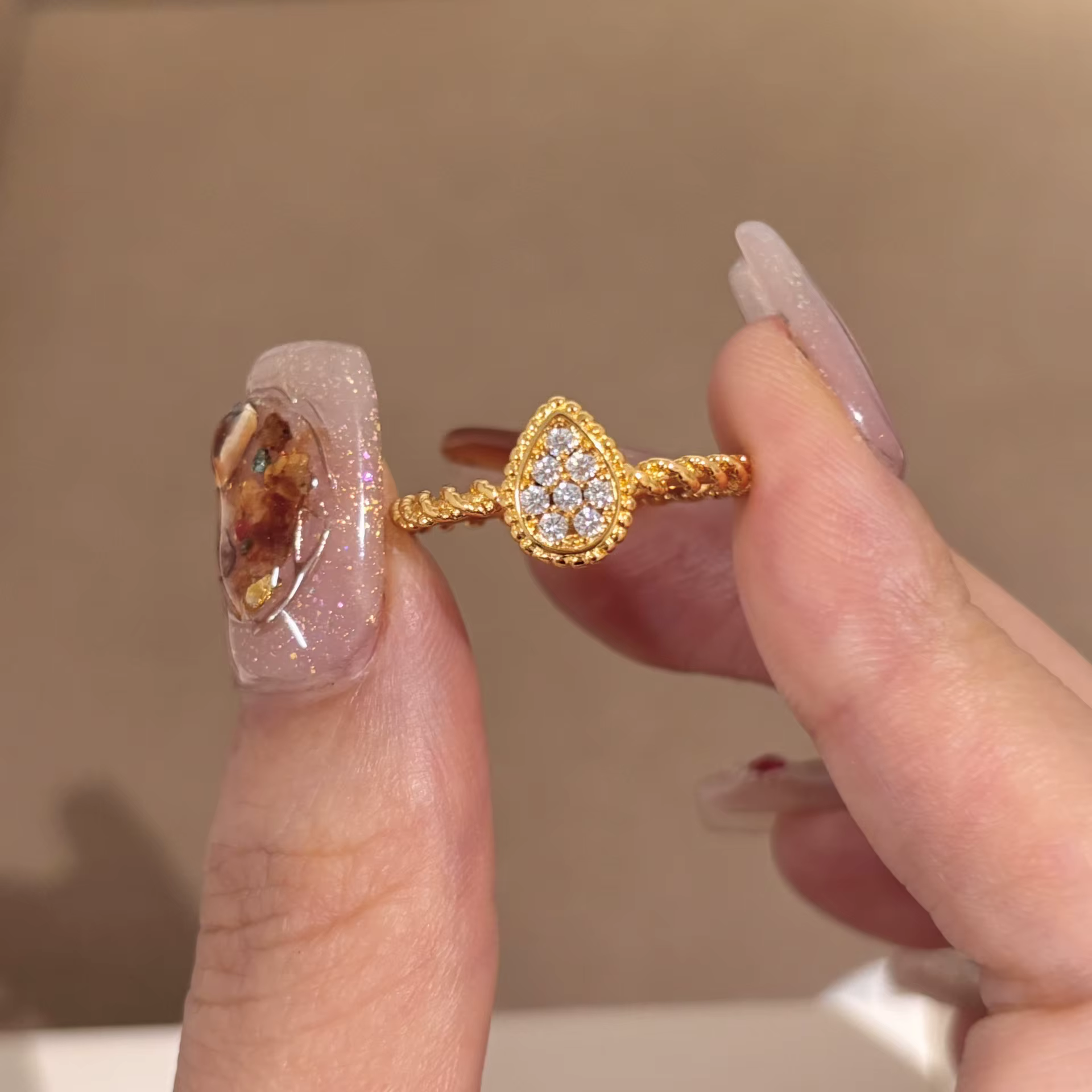 Bagues de luxe légères rétro torsadées incrustées de diamants gouttelettes d'eau pour femmes