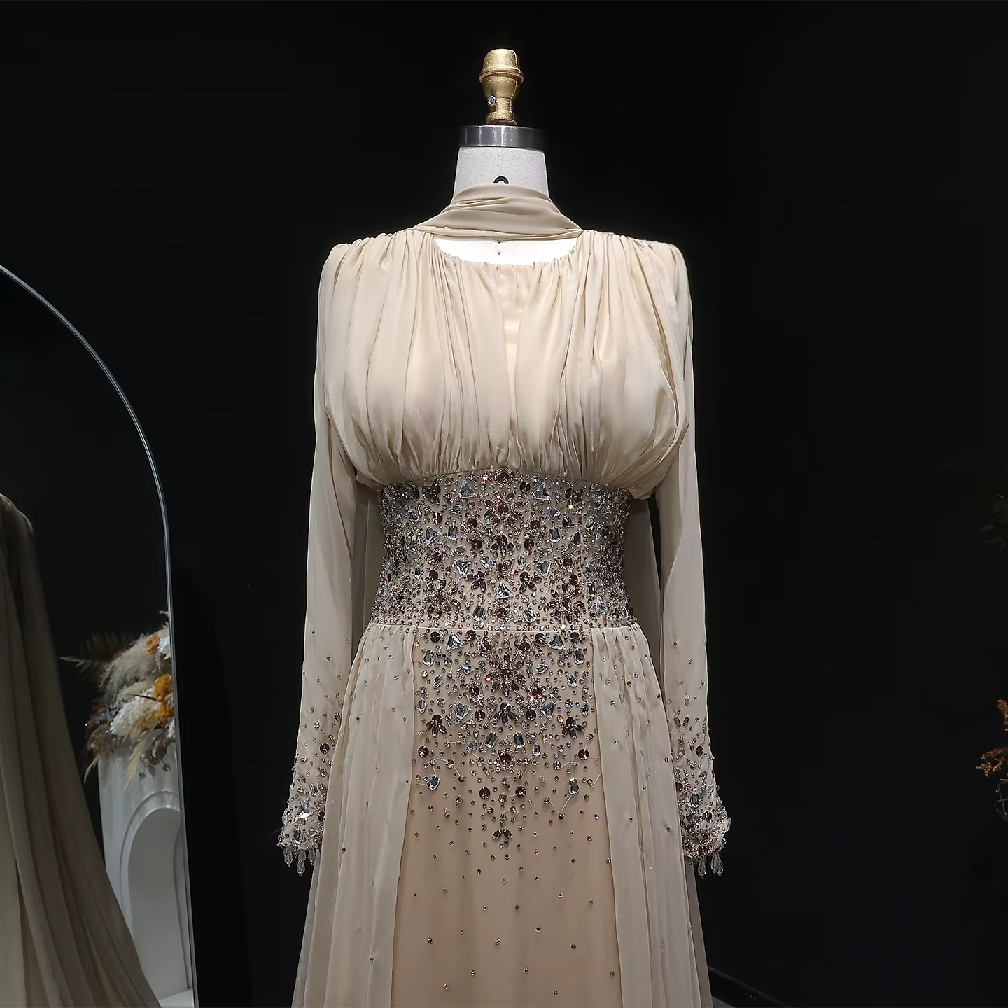 Robe de soirée élégante en mousseline de soie champagne Sharon Said 2026 Dubaï avec cristaux lourds