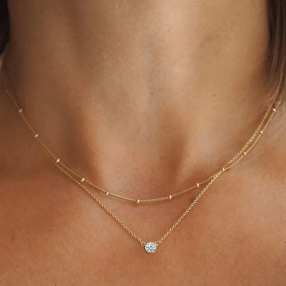 Colliers superposés dorés pour femmes