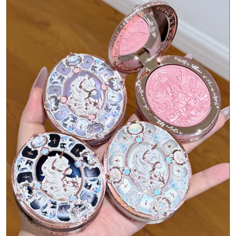 Flower Knows Knight Unicorn Collection Blush Satiné, Fard à joues modulable et estompable, Maquillage imperméable à texture lisse et adhérente à la peau
