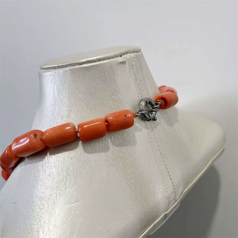 Collier de luxe géométrique en corail orange