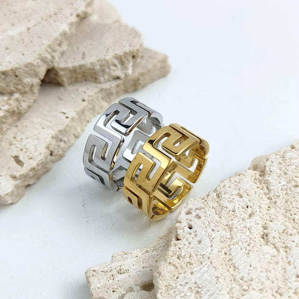 Bague pour hommes plaquée or en acier inoxydable