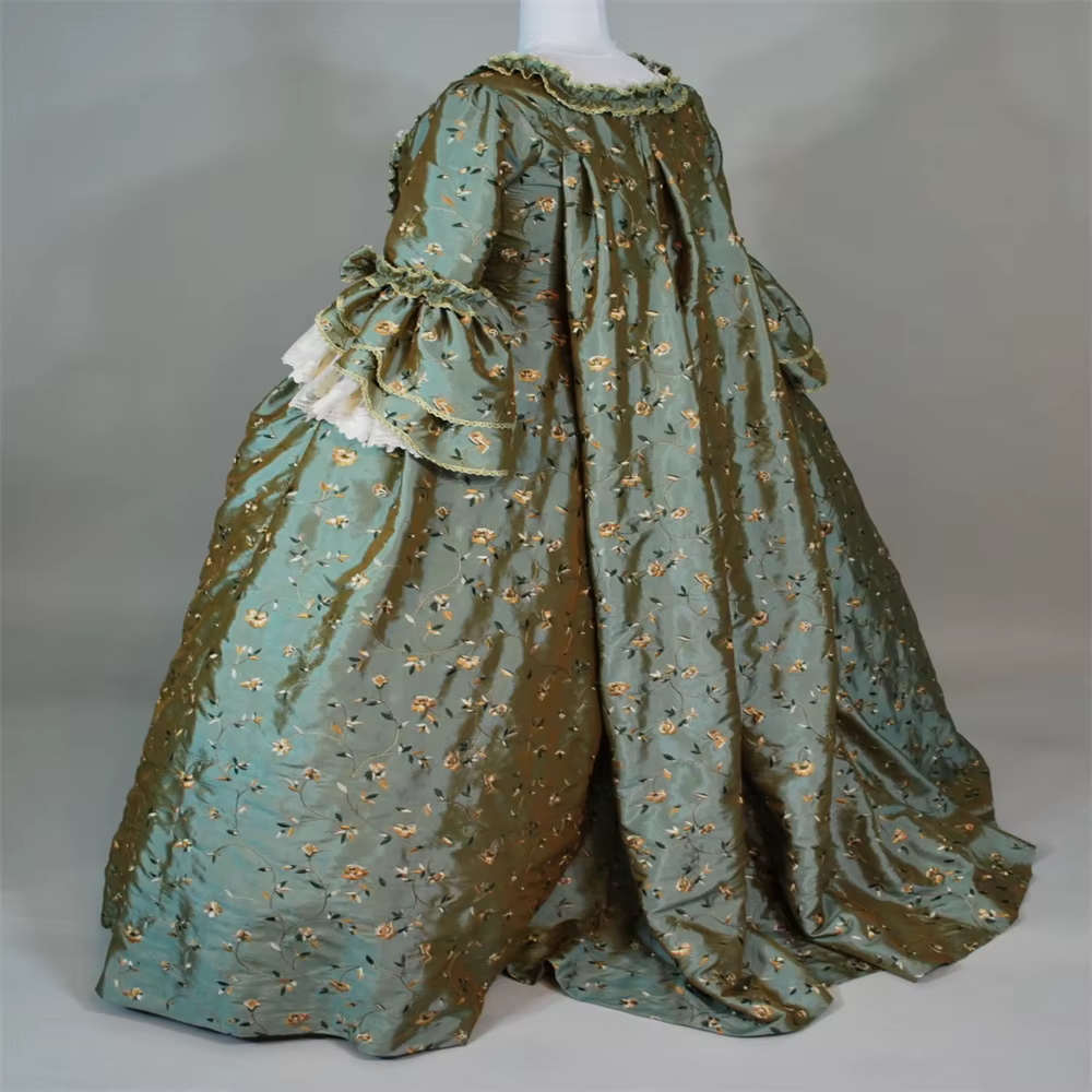 Robe du 18ème siècle à La Francaise