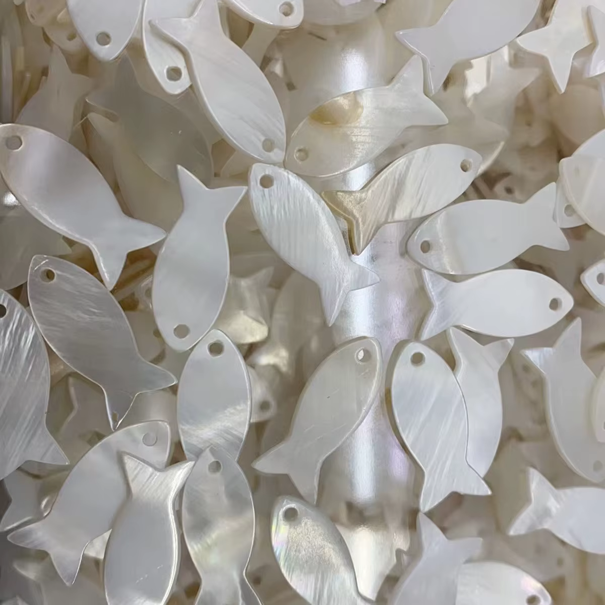 100 pièces en gros de petits pendentifs en nacre pour la fabrication de bijoux