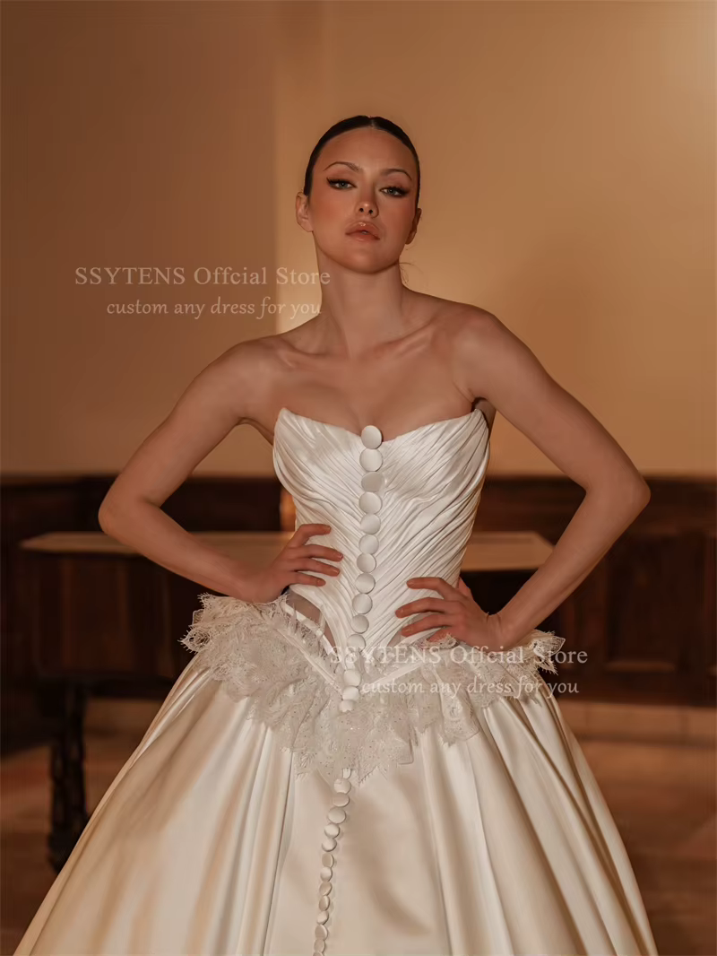 Robe de mariée SSYTENS luxueuse en satin avec corsage en dentelle
