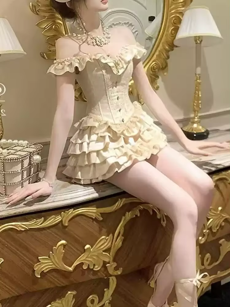 Ensemble 2 pièces élégant et coquette pour femme : Corset en dentelle