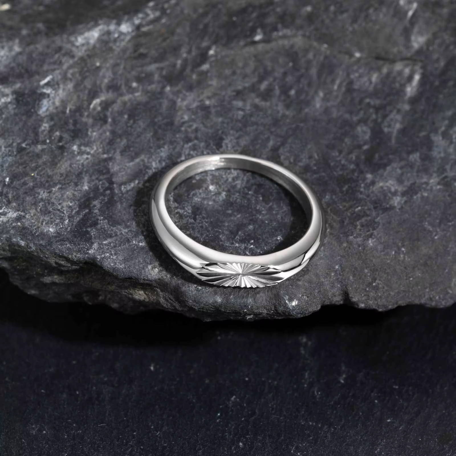 Bague chevalière minimaliste en acier inoxydable pour hommes