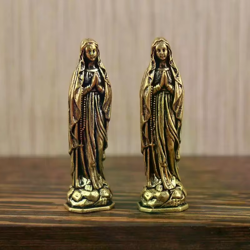 Pendentif Figurine Maria en laiton