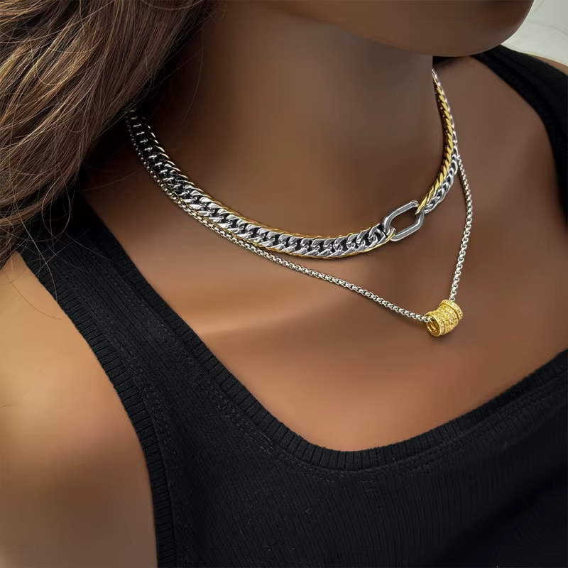 Collier à breloques en acier inoxydable plaqué or 18 carats