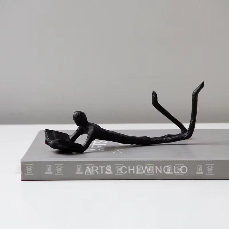 Sculptures de personnages acrobates créatifs