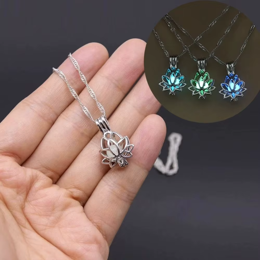 Collier pendentif lumineux en forme de fleur de Lotus pour femmes