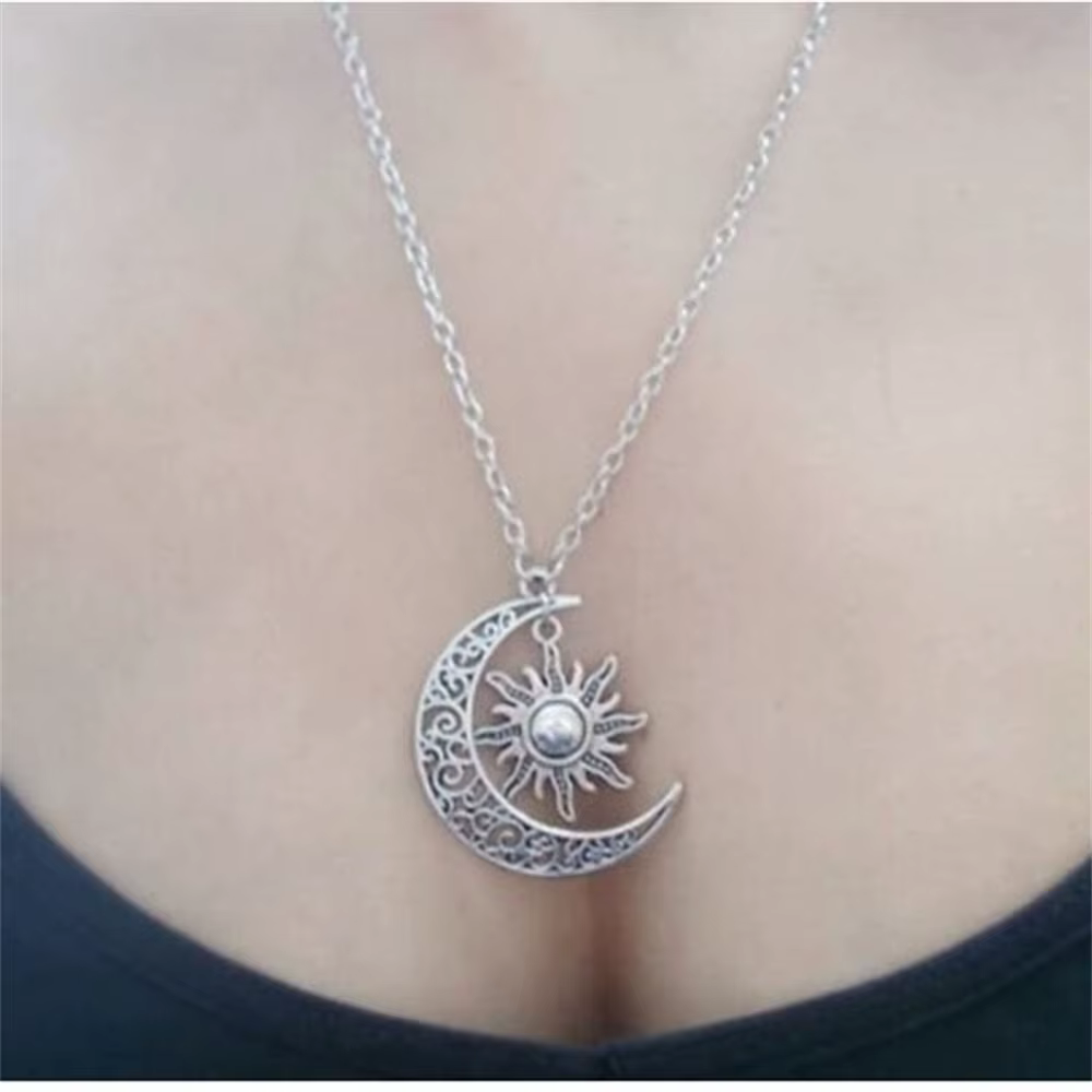 Collier pendentif croissant et soleil en Bronze rétro