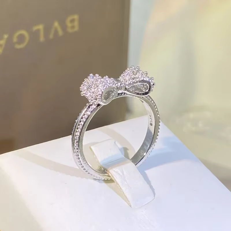 Bague à nœud fantaisie avec CZ éblouissante
