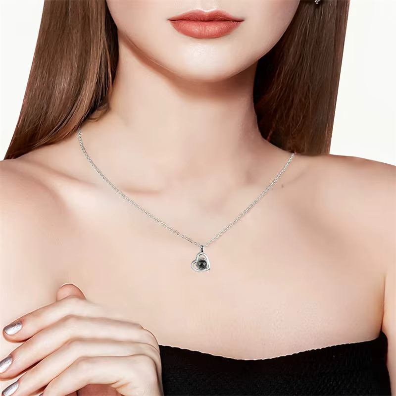 Collier avec projection de photo personnalisée
