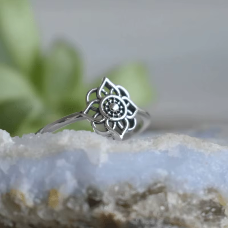 Bague YunMiao classique bohème motif lotus pour femme