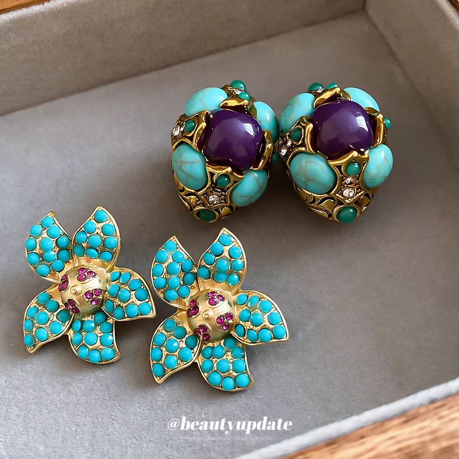 Boucles d'oreilles clous vintage en résine et cristal