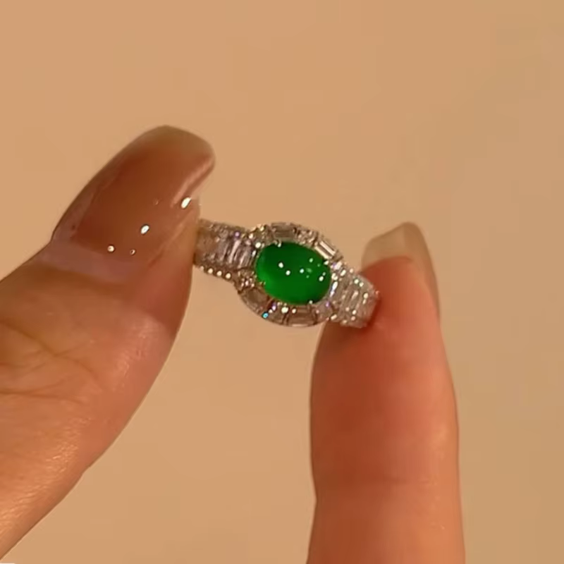 Classic Inspiration inlay Diamonds Natural chalcedony Green rings for women Charms Retro Elliptical Ring Banquet Jewelry Gift