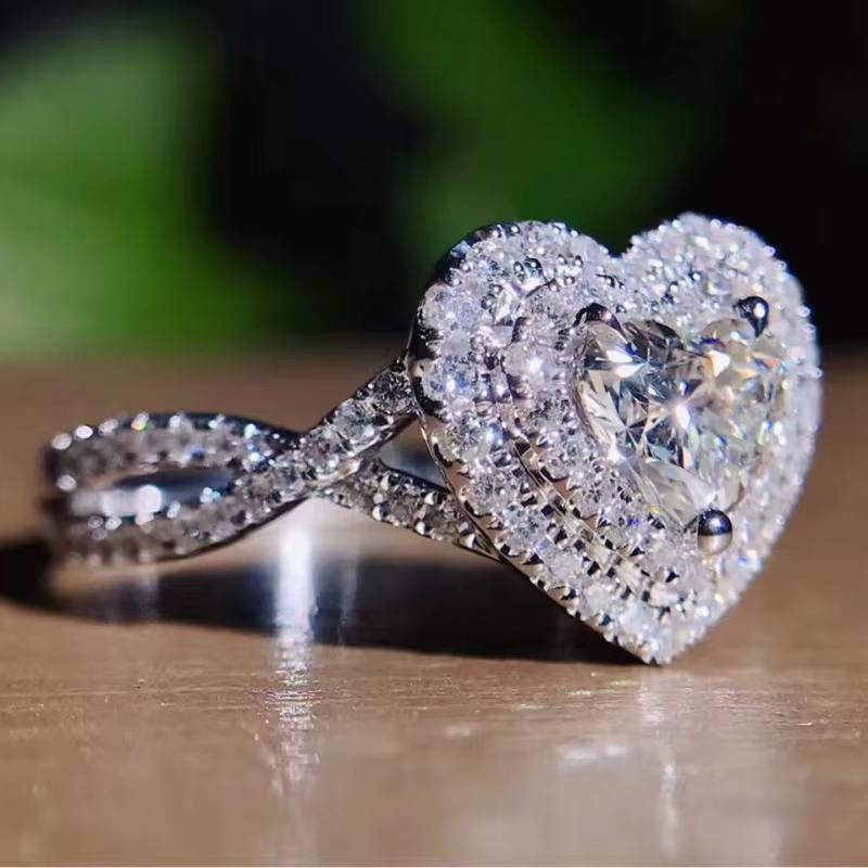 Bague en forme de cœur couleur argent de luxe pour femmes
