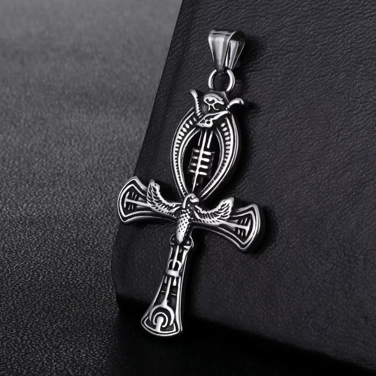 Pendentif ailé égyptien ancien en acier inoxydable