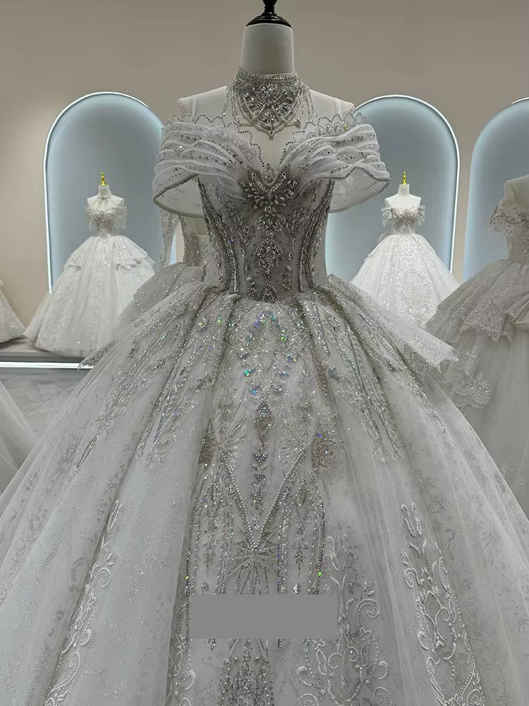Robe de mariée à épaules dénudées