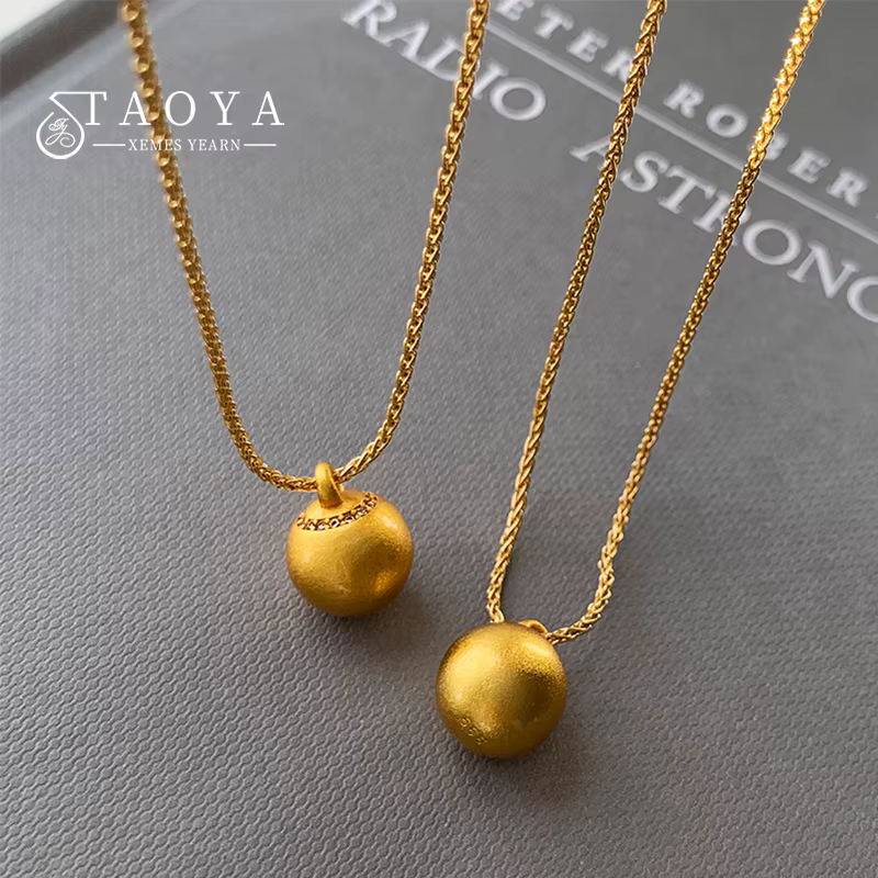 Collier avec Pendentif en Forme de Boule de Sable et Or pour Femme