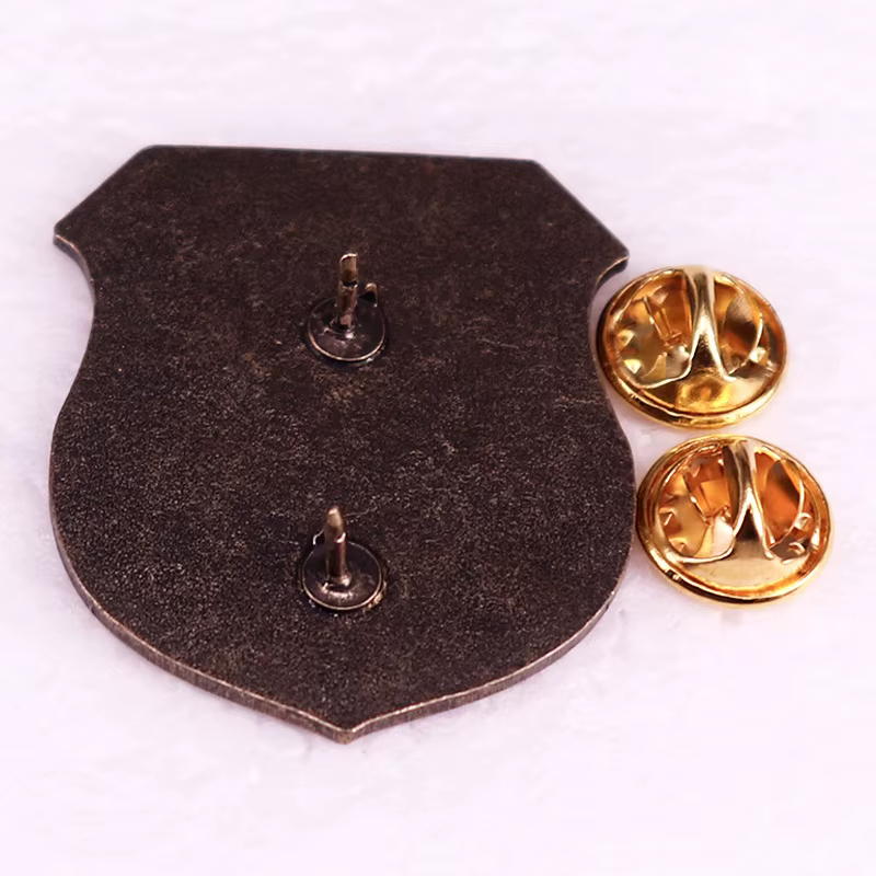 Broche vintage en émail avec logo d'ours