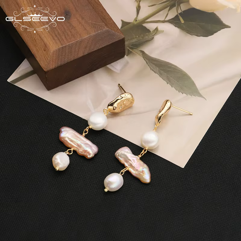 Boucles d'oreilles pendantes en perles baroques violettes pour femme