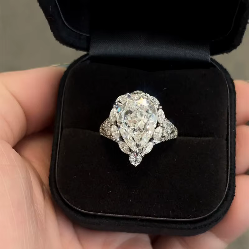 Bague en diamant de laboratoire goutte d'eau