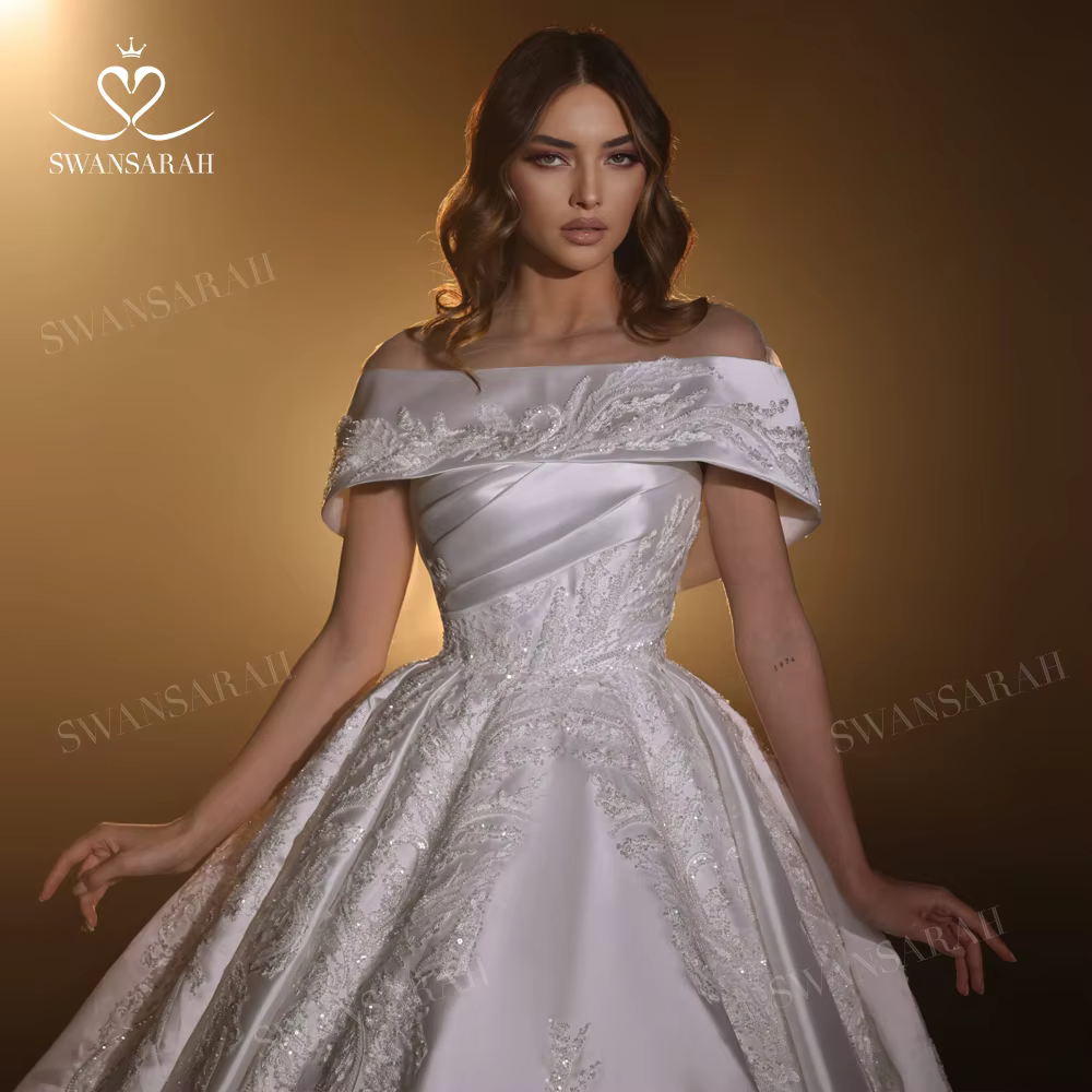 Robe de mariée A-Line en satin perlé de luxe