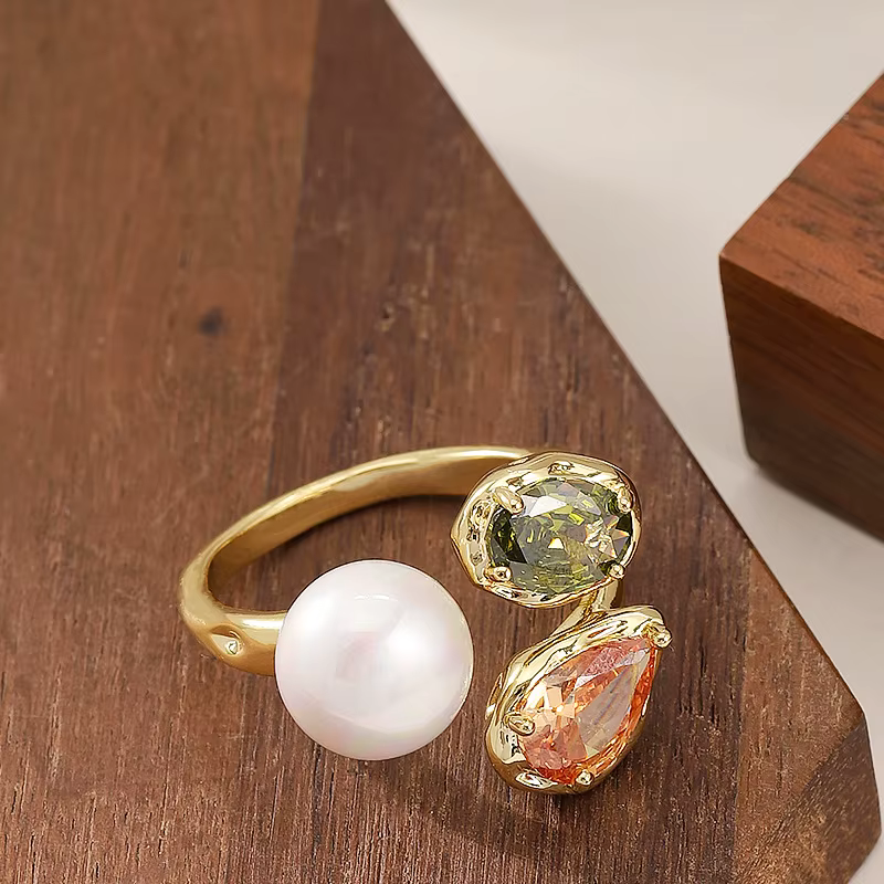 Bague en perles sertie de zircons, élégante et raffinée, pour femme, inaltérable, au style unique, ajustable et ouverte, idéale pour le quotidien.