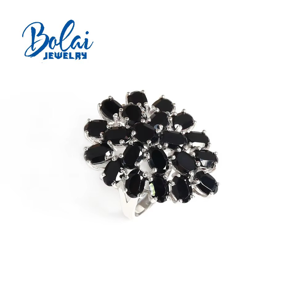 Bague en spinelle noire naturelle