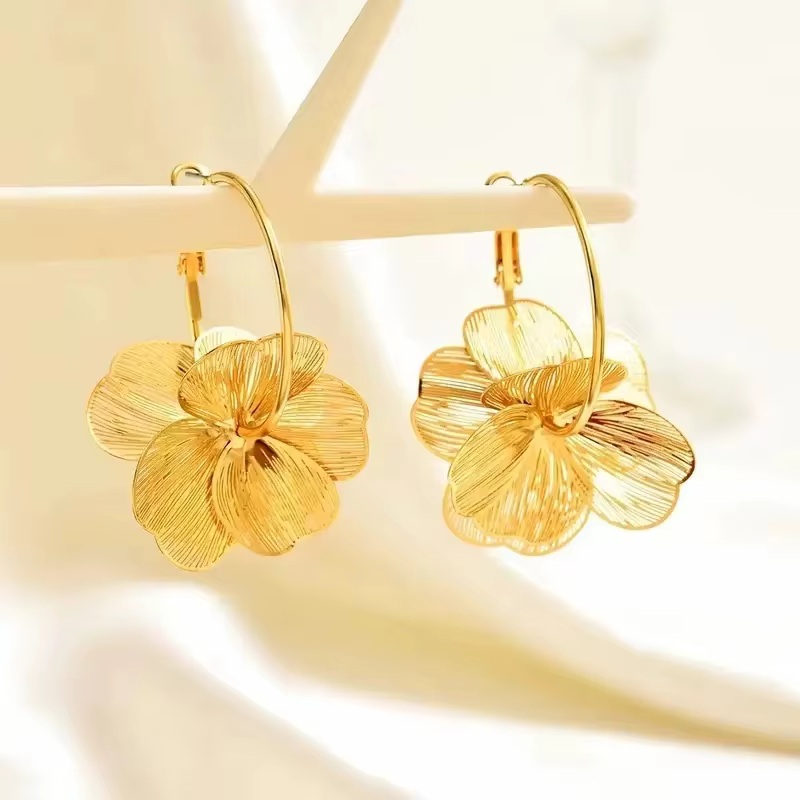 Boucles d'oreilles pendantes en forme de fleur et de papillon
