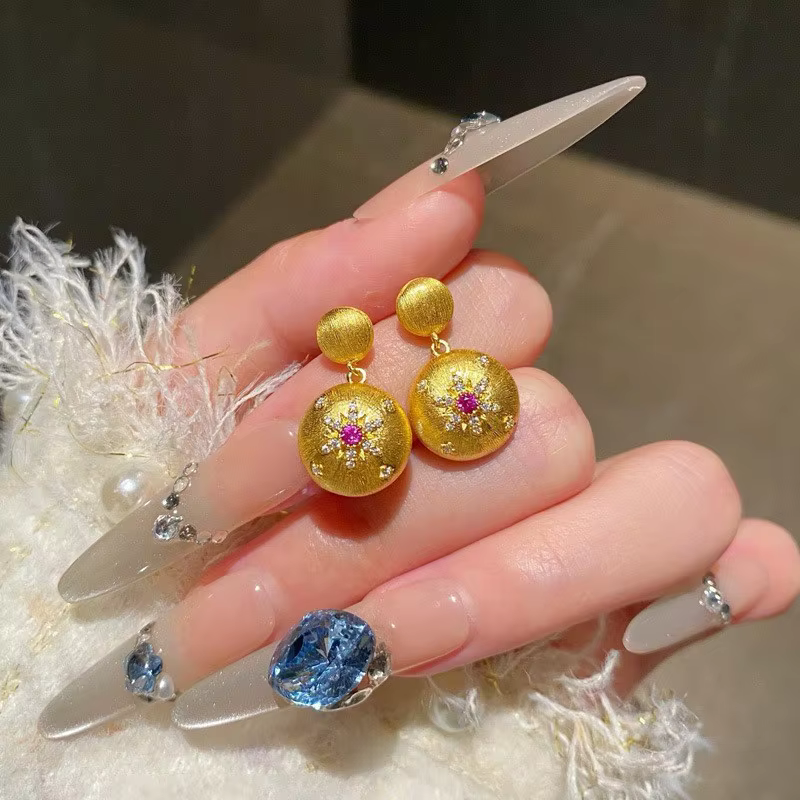 Boucles d'oreilles classiques en étoile brossée, nouvelles boucles d'oreilles rondes en diamants rouges scintillants exquis pour femmes, bijoux de mariage de luxe légers