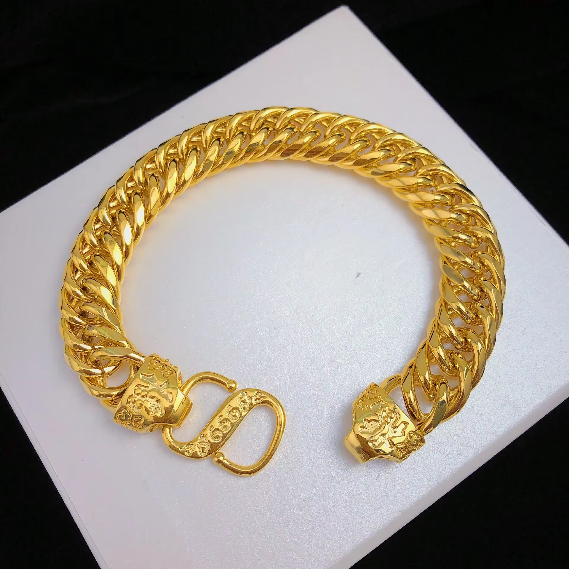 Bracelet torsadé en or naturel 18 carats pour femme