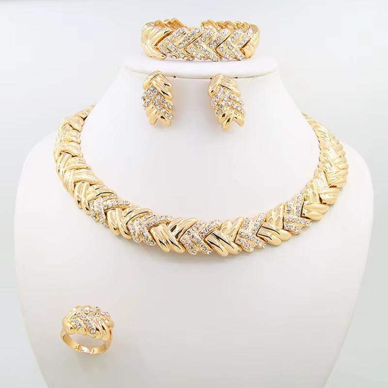 2025 Dubai ensemble de bijoux pour femme plaqué or 18 carats collier de luxe boucles d'oreilles Bracelet et bague