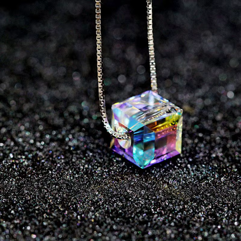 Collier pendentif en cristal carré Aurora coloré pour femme, bijoux fantaisie