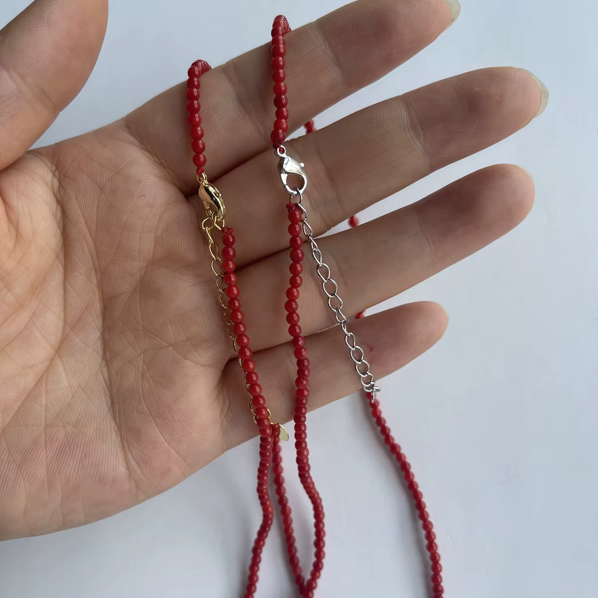 Collier ras du cou en perles de corail rondes rouges pour femmes