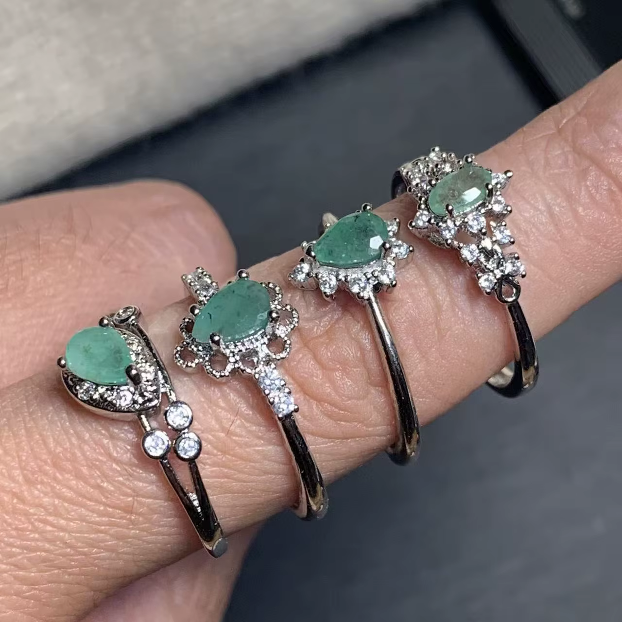 Bague en émeraude naturelle de plusieurs styles