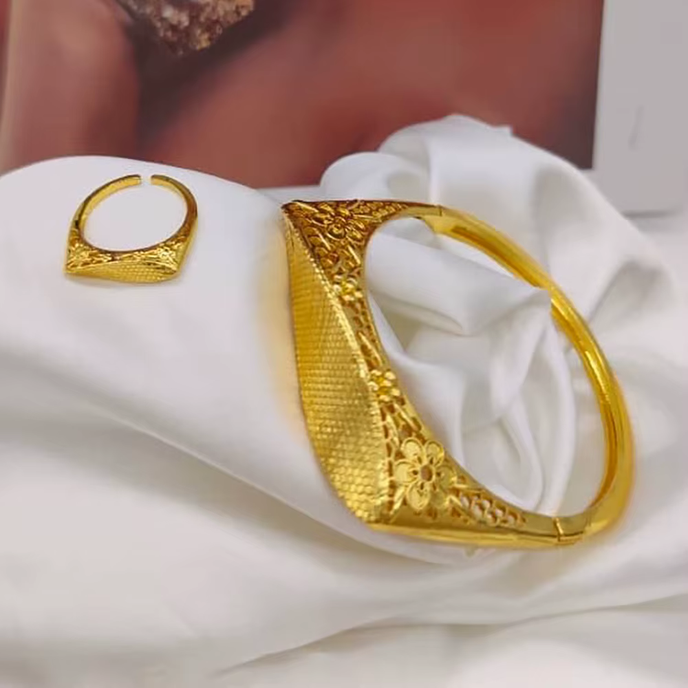 Ensemble de bracelets et bagues au design géométrique pour dames