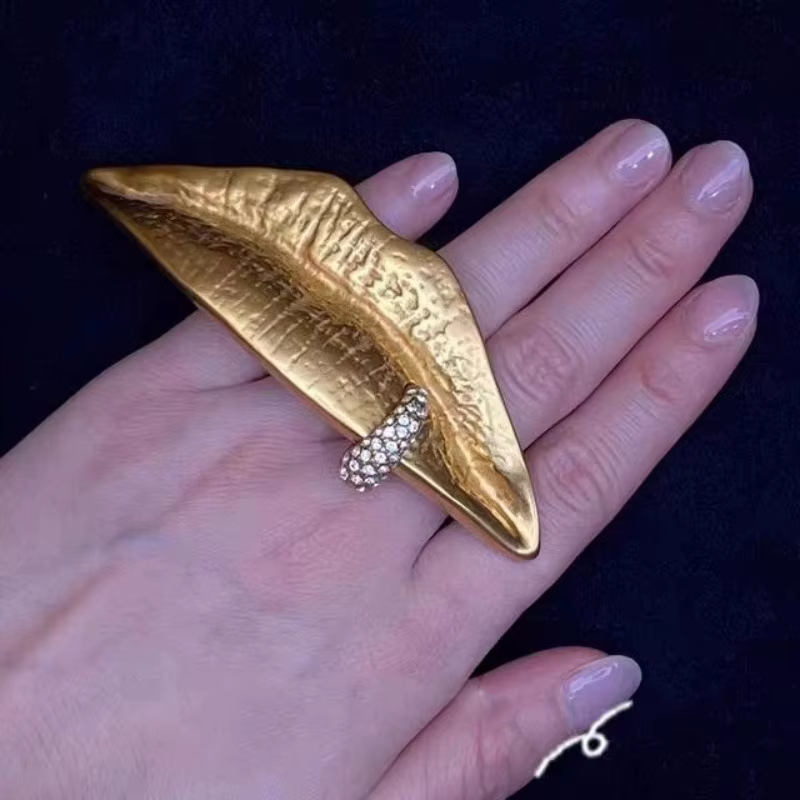 Bague unique en forme de lèvres avec un style amusant et rétro pour femme et fille