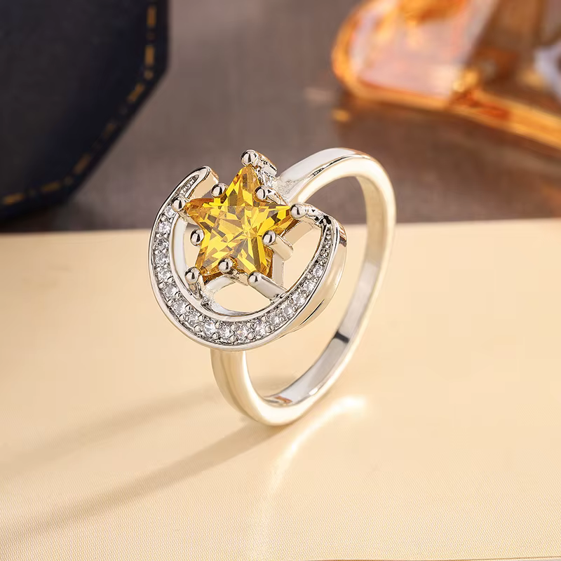Bague étoile dorée et lune CZ pour femme | Conception céleste en zircone jaune | Plaqué argent 925 | Bijoux de mode