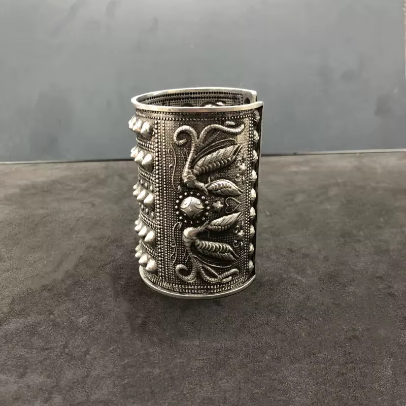 Bracelet ouvert en argent Miao