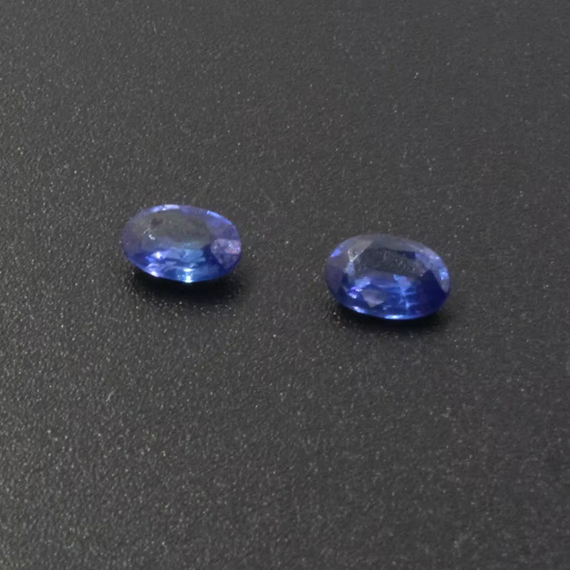Pierre précieuse saphir bleu brillant 100% véritable