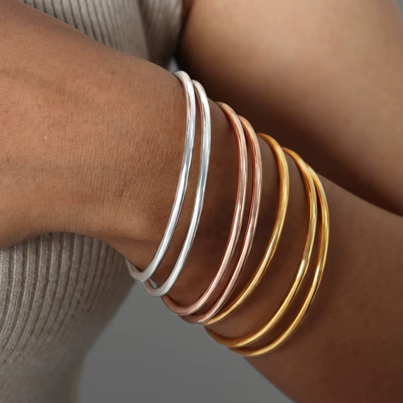 Bracelet rond minimaliste en acier inoxydable pour femme