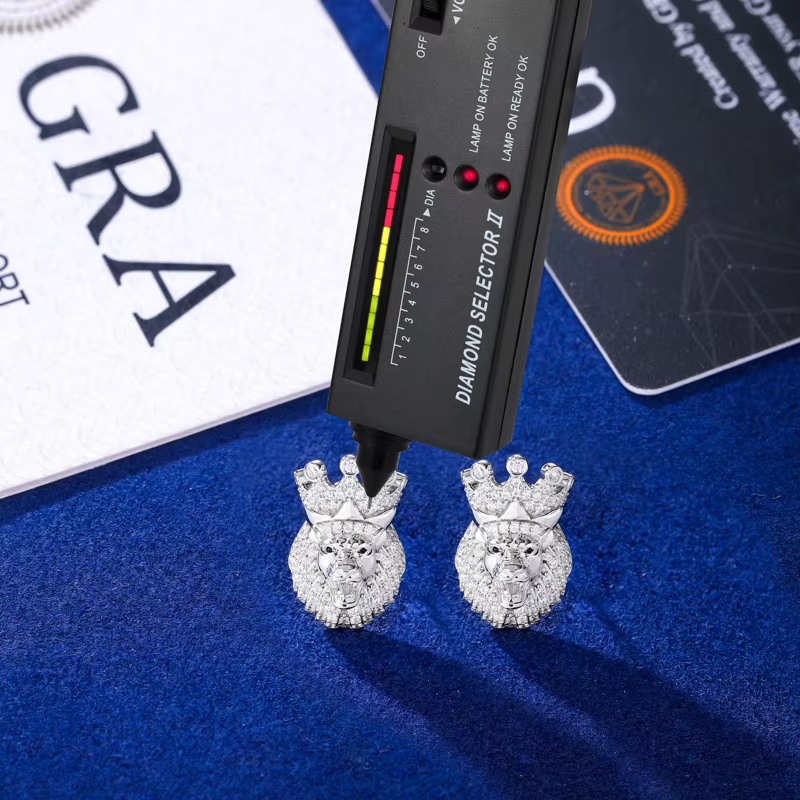 Boucles d'oreilles Hip Hop roi Lion en argent Sterling 925 véritable plaqué Rhodium, couronne de Moissanite glacée, bijoux cadeaux pour hommes