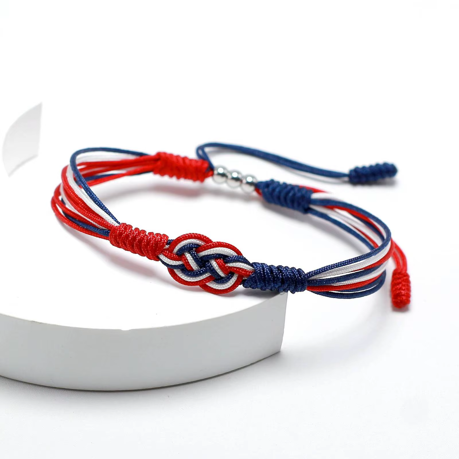 Bracelets en corde tressée faits à la main aux couleurs des drapeaux nationaux de France