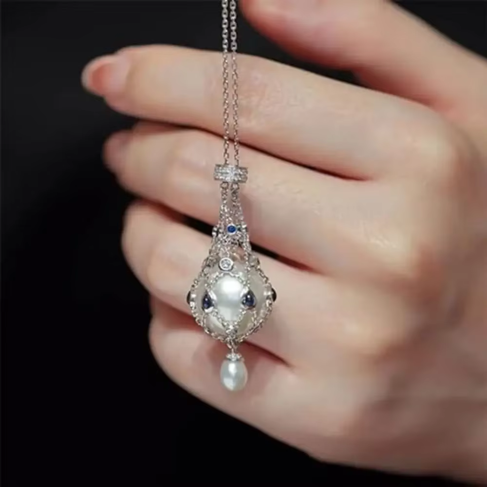 Pendentif Lavalier en métal avec perles et pierres précieuses