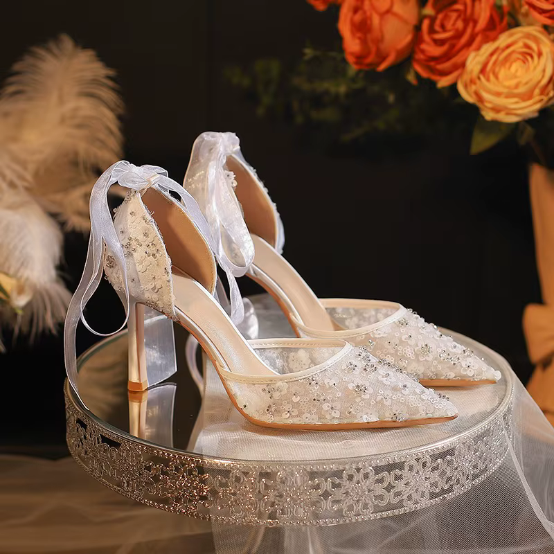 Chaussures de mariage blanches de Style français, sandales à tête enveloppée pour femmes, chaussures d'été en dentelle et maille creuse à talons hauts, chaussures simples de mariée