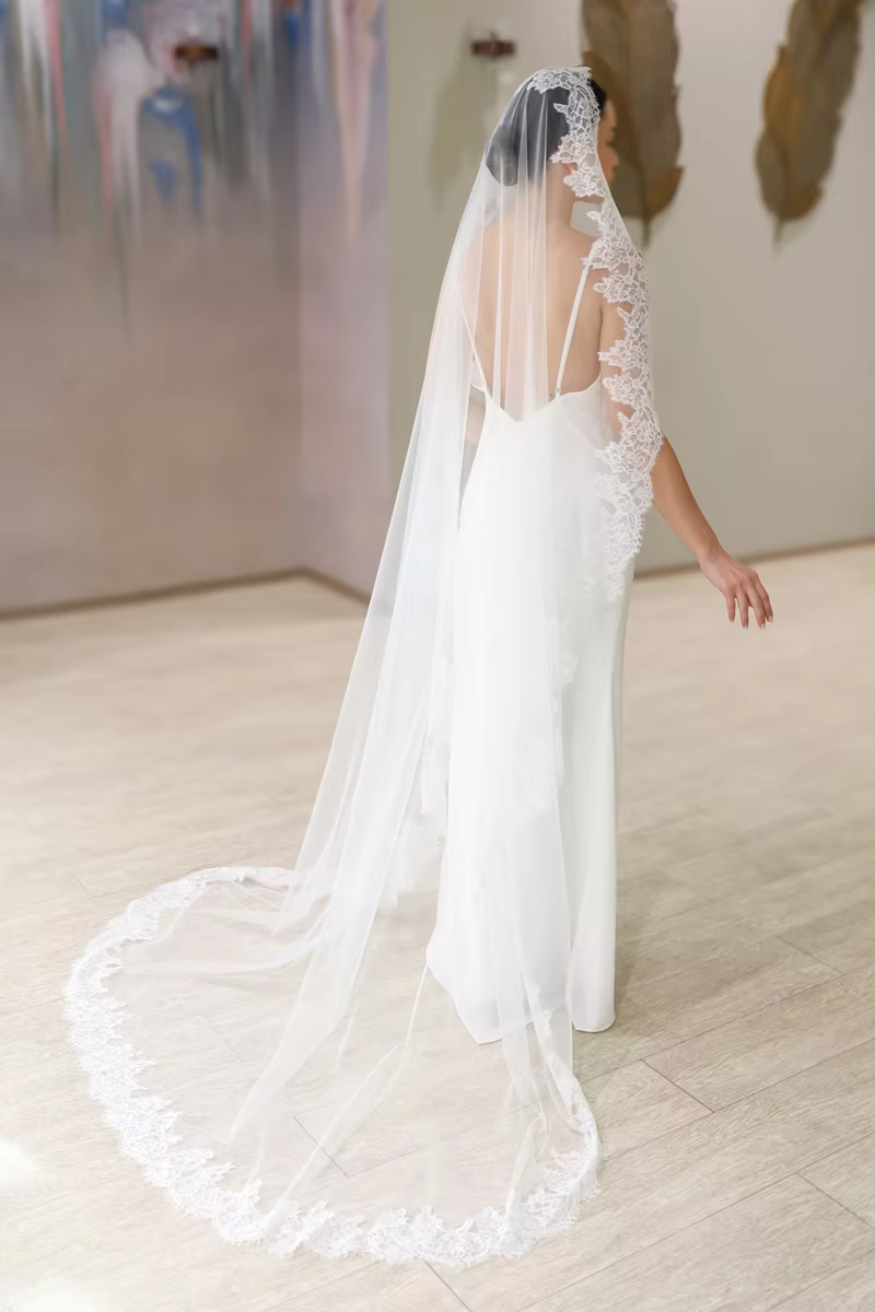 Voile en dentelle mantille
